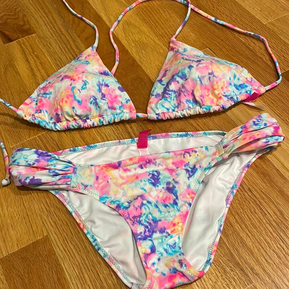 Victoria’s Secret bikini